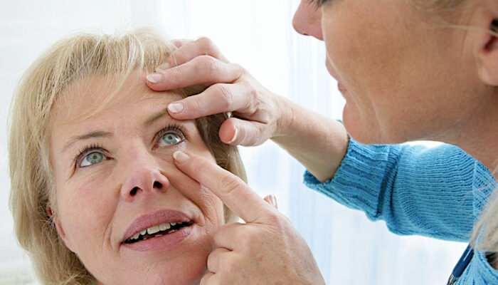 Tips to Manage Age-related Macular Degeneration