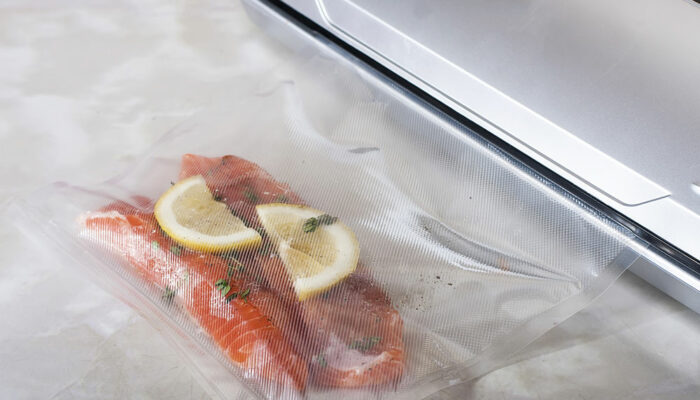 Guide to vacuum sealing food – 8 tips to keep in mind